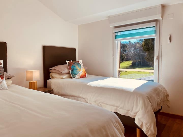 1st floor Room Twin 2 with reversible air conditioning and bathroom