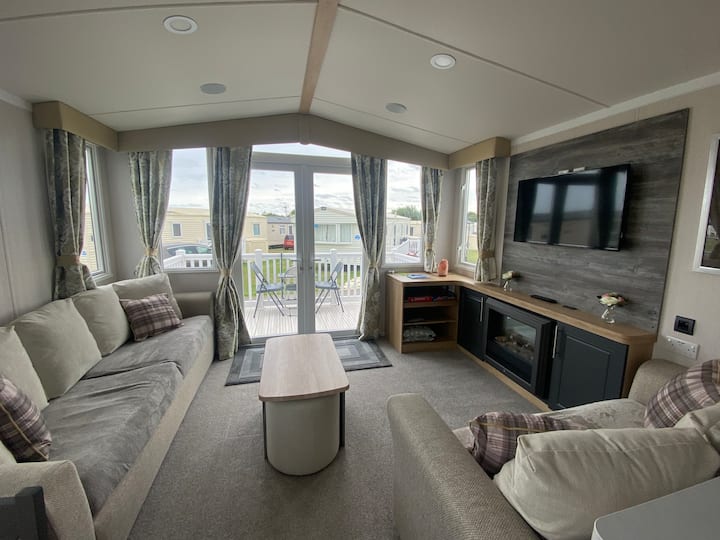 A Luxurious Modern 3-bedroom Swift Bordeaux - Weymouth