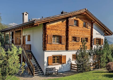Spacious and quiet apartment in the mountains