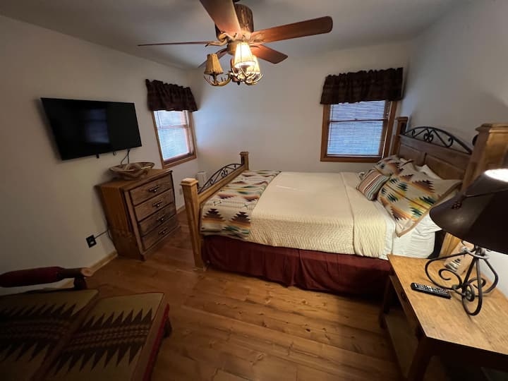 3rd Bedroom with new queen-sized mattress. 