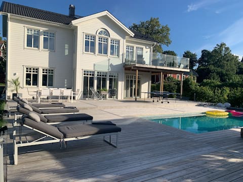 Villa with pool and sea view at Linanäs harbor