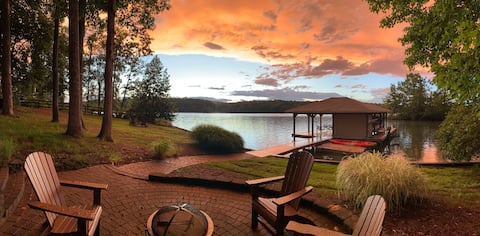 Beautiful waterfront lake house w/state park views