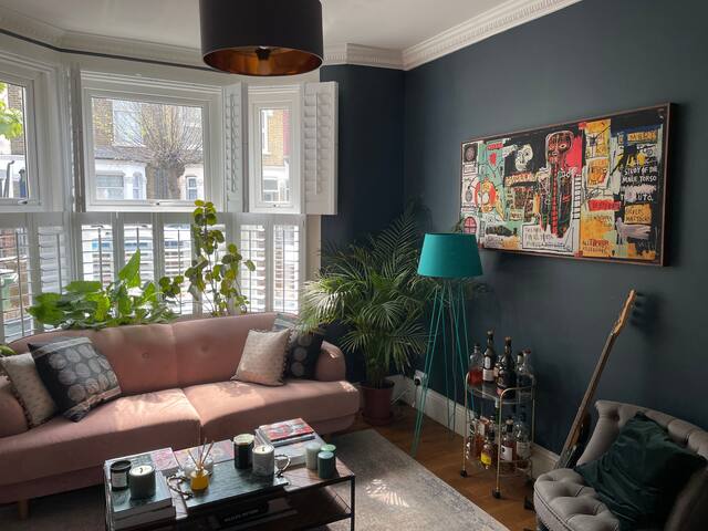 Beautiful Modern Victorian House gallery image 3