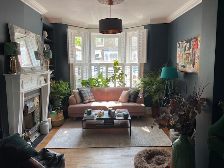 Beautiful Modern Victorian House - Ilford