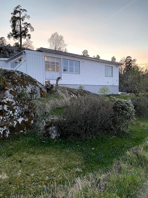Nice older house near the sea. Short distance to Oslo.