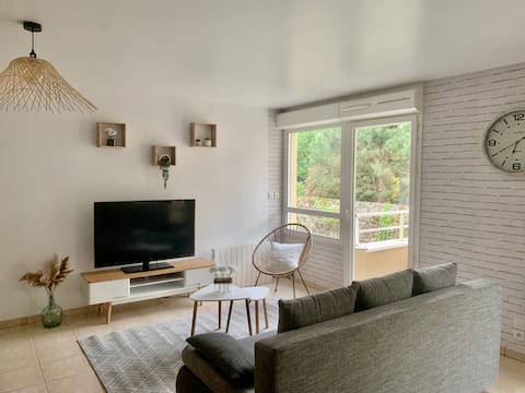 Annonce Airbnb populaire: Spacious and Quiet Apartment in the heart of Dinan à Dinan