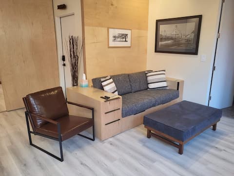 Popular Airbnb listing: Midtown Hideaway with Modern Custom interior in Midtown / Winn Park / Capital Avenue