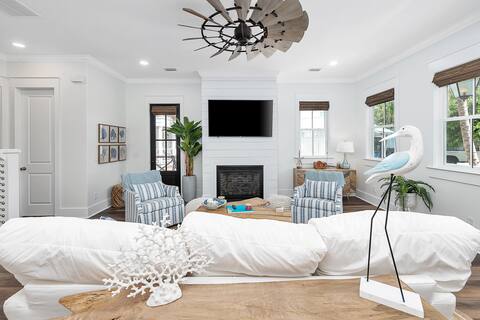 Popular Airbnb listing: New Luxury Home Near Beach, Crabdaddys, Sleeps 10! in Golden Isles