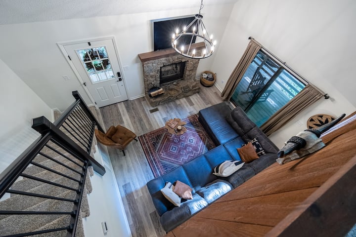 Peaceful Mountain Cabin With Indoor Wood Fireplace - Maggie Valley, NC