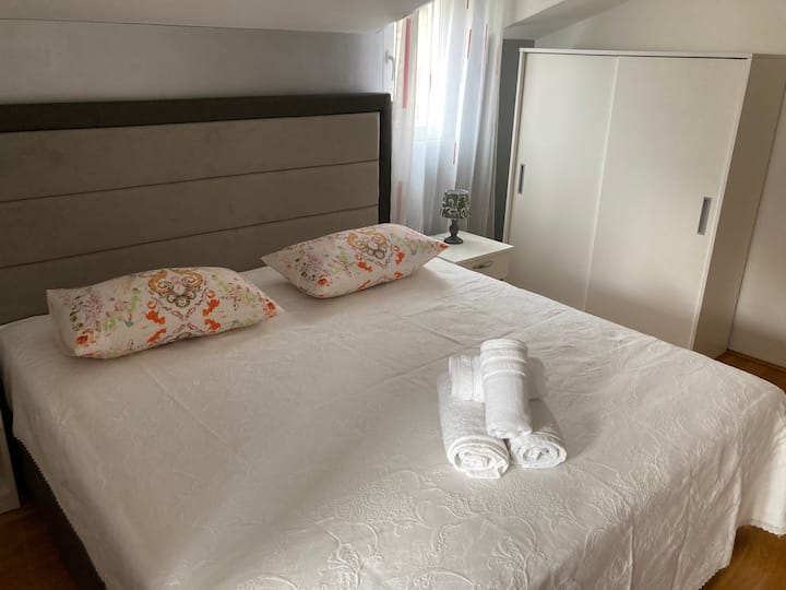 Apartment Lota  With One Free Parking Place - Promajna