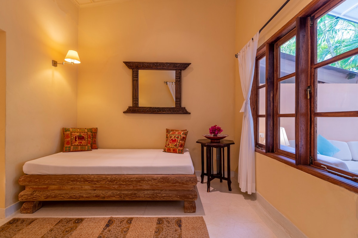 带日光浴床的休息区