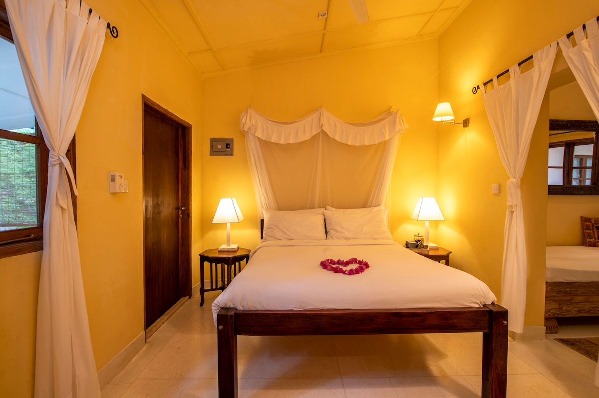 约 1.35 米宽双人床