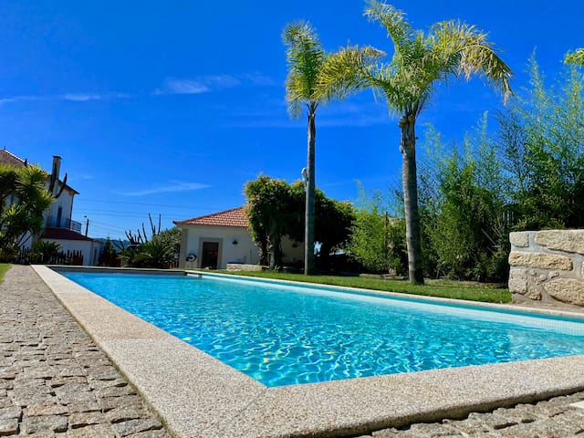 LA VILLA – Piscine privée – 16 pers -20mn de PORTO