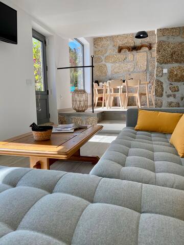 LA VILLA – Piscine privée – 16 pers -20mn de PORTO gallery image 3