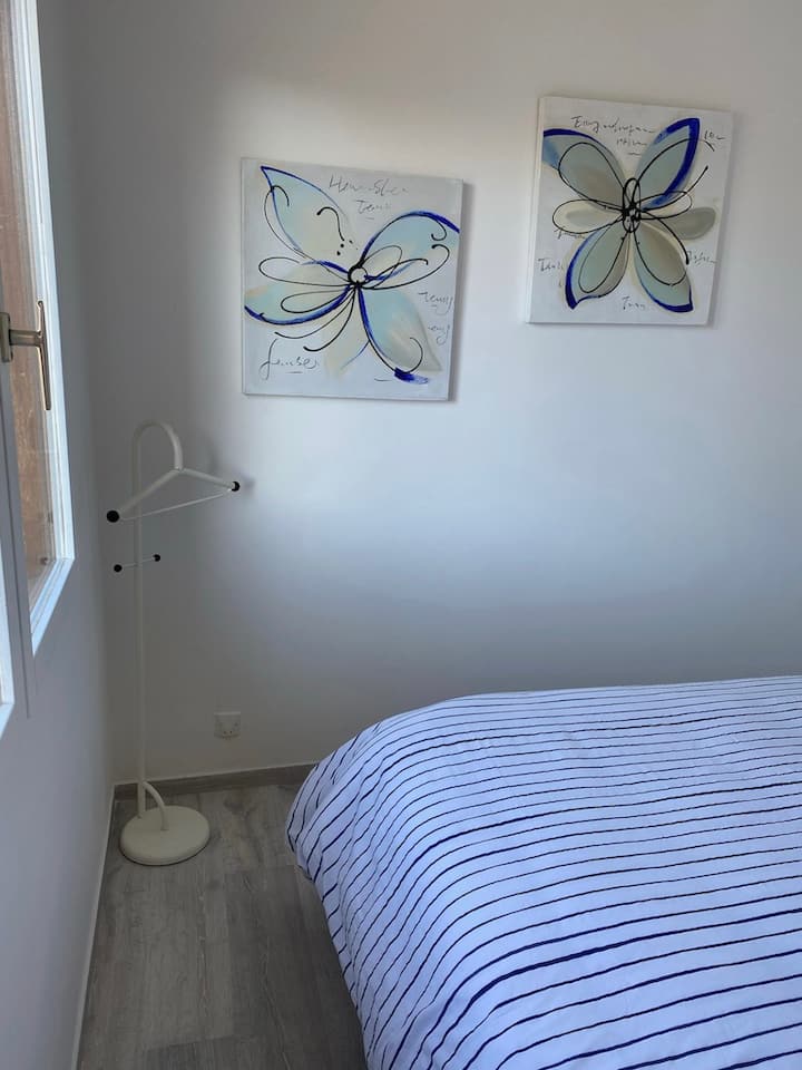 غرفة نوم 2
سرير كبير في 160
خزانة ملابس