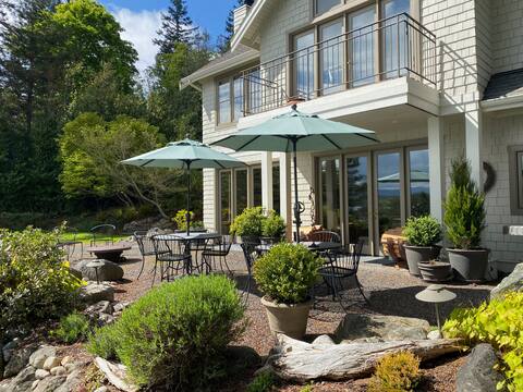 Seafront Beach House - Hot tub, Landscaped Grounds
