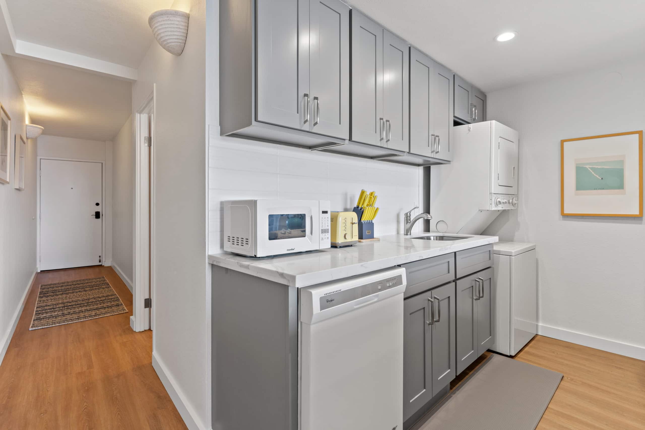 Condo in Wailuku · ★4.95 · 1 bedroom · 2 beds · 1 bath - Image 14