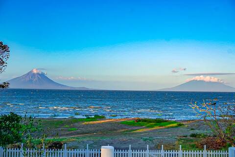 Private room facing the lake of Nicaragua.