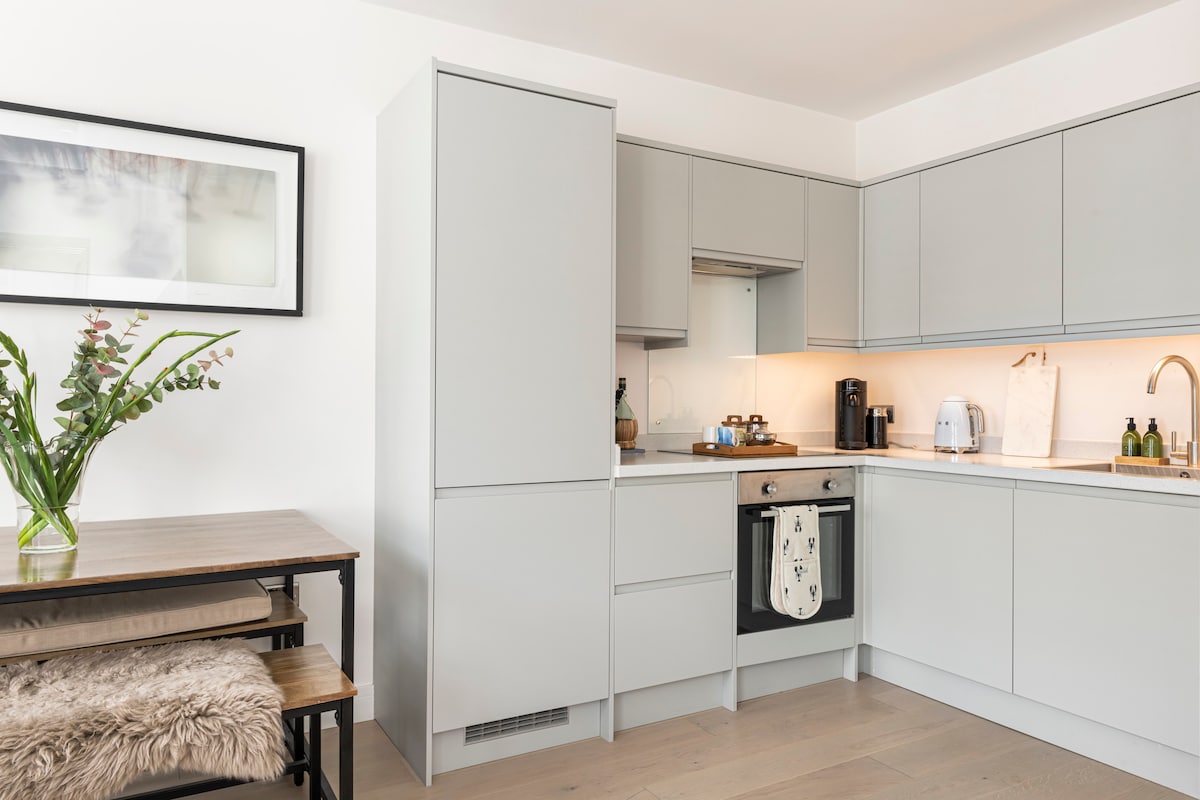 Leistungsstarkes Airbnb: Bright & Spacious Modern 1-Bedroom Flat in Greater London
