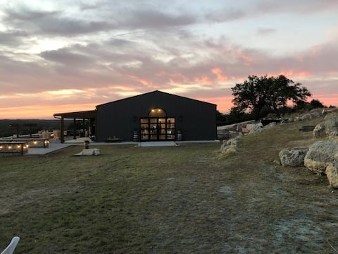 Hill Country Retreat w/Amenity Barn, sleeps 30