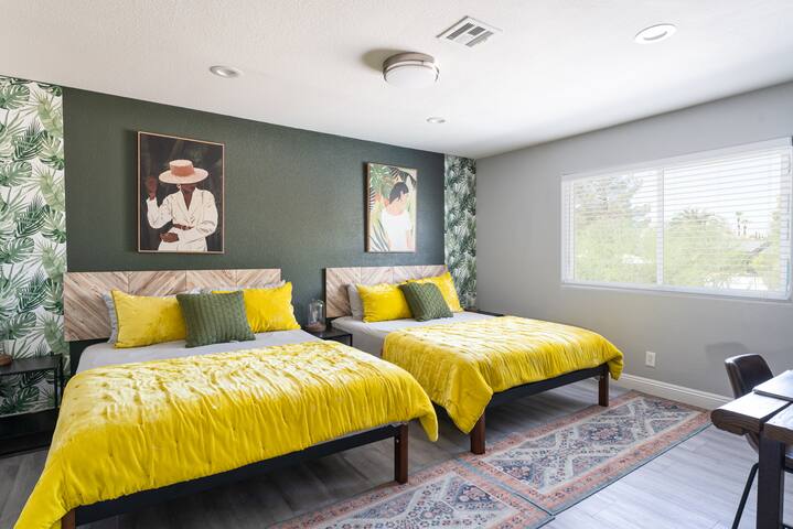 6×5 Villa 10mins to Strip. Pool+Spa+ 5 Car parking gallery image 5