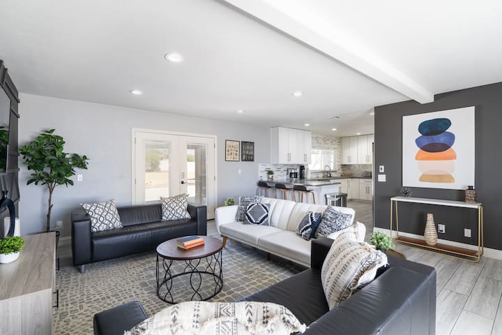 6×5 Villa 10mins to Strip. Pool+Spa+ 5 Car parking