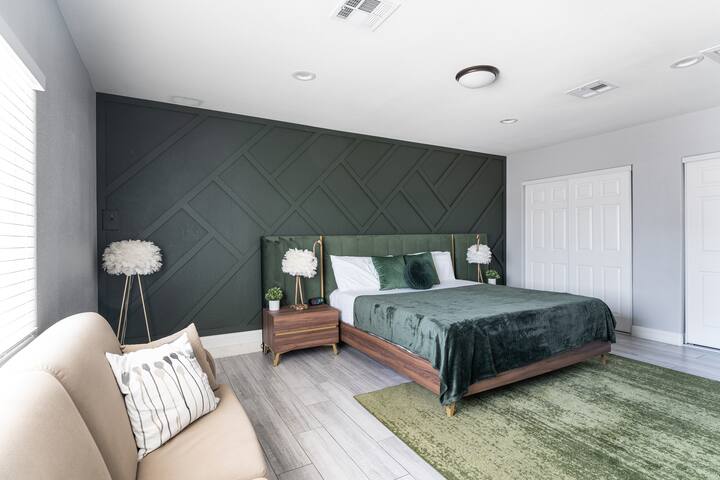 6×5 Villa 10mins to Strip. Pool+Spa+ 5 Car parking gallery image 4