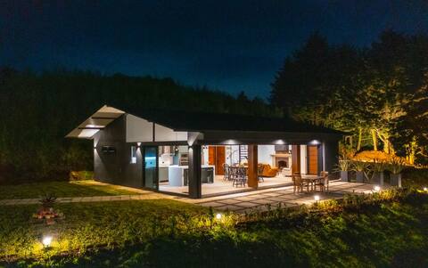 LUMINOUs Luxury Cabin, Poas Volcano