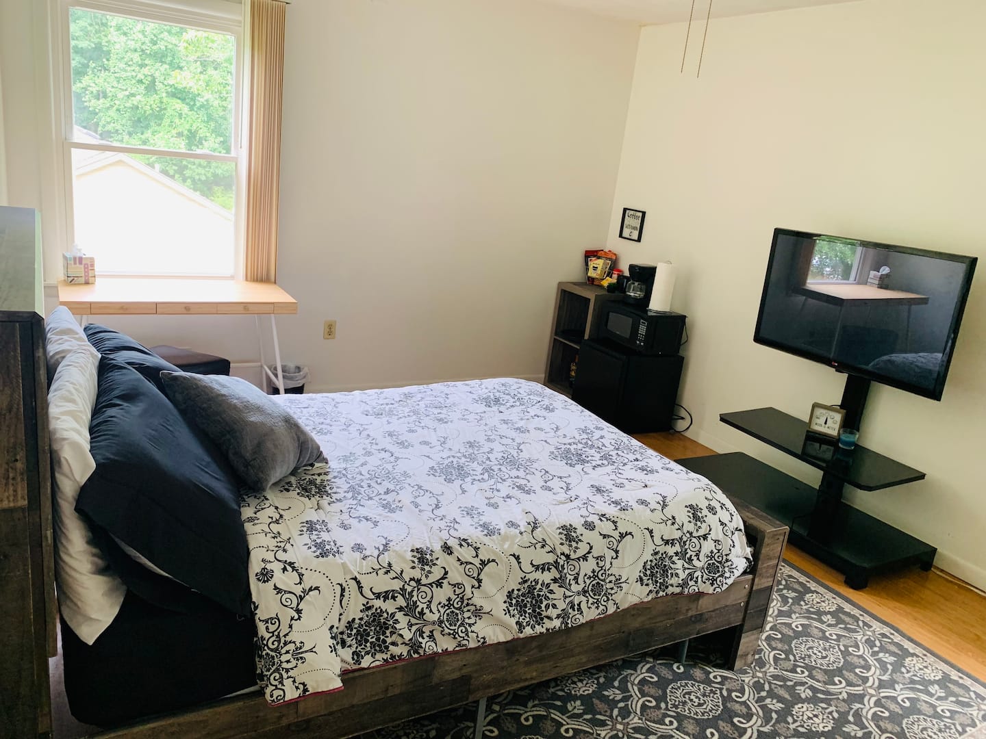Private Master Bedroom - With Private Shower room