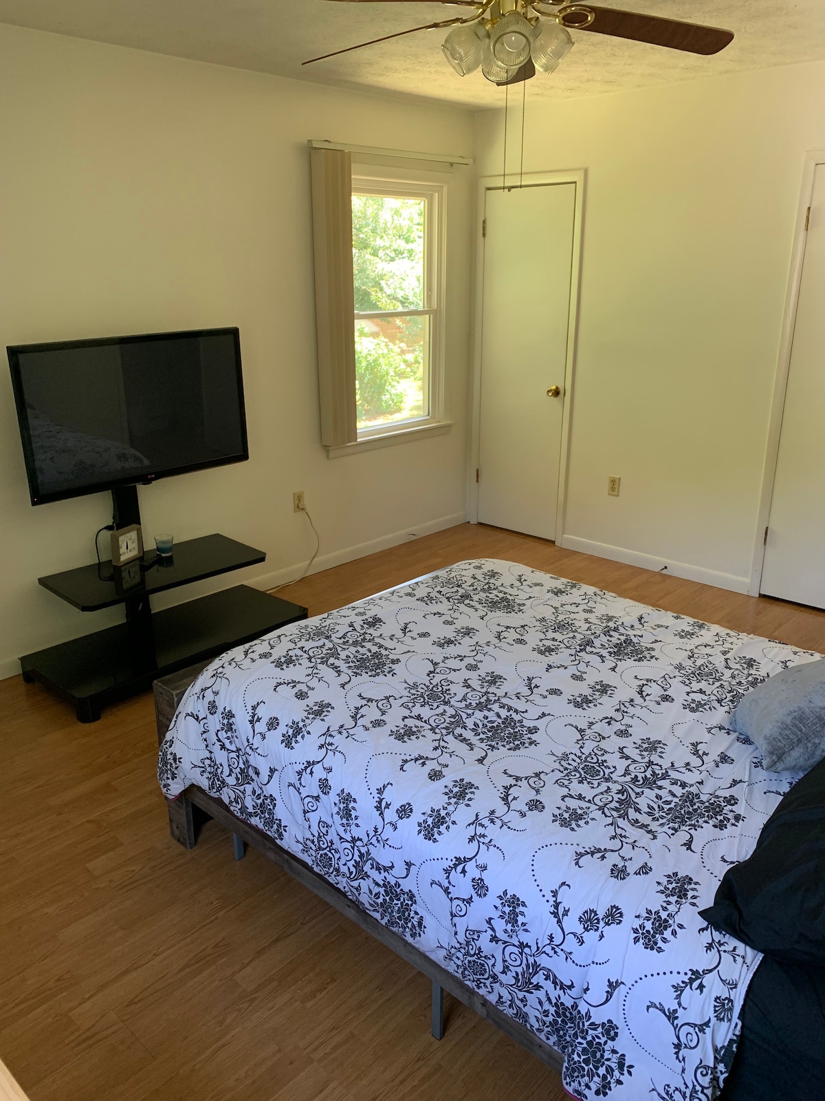 Private Master Bedroom - With Private Shower room