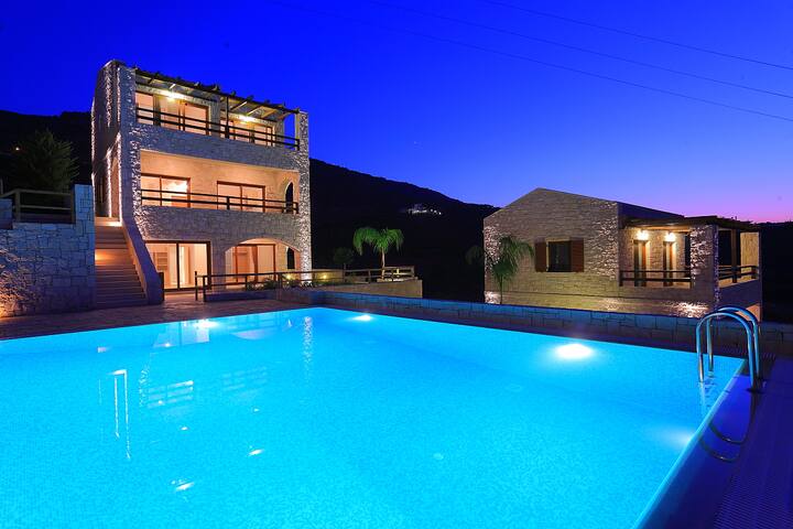 Villa Moonjaï / Spacious / Stunning Sea View