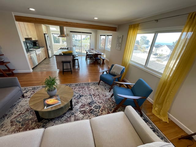 Beautiful Seaside Retreat. gallery image 2