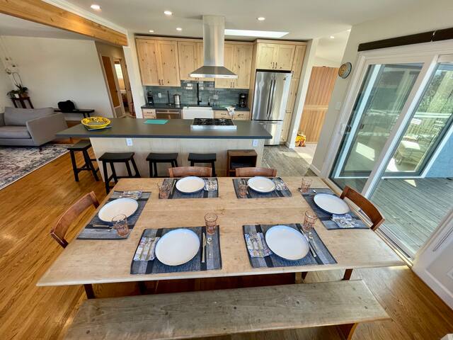 Beautiful Seaside Retreat. gallery image 5