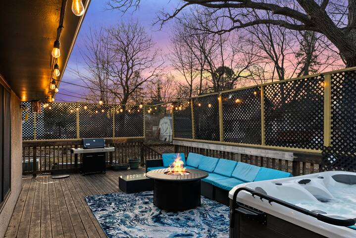 ★Minneapolis Oasis★Hot Tub w TV★Theater★Fire Pit★ gallery image 4