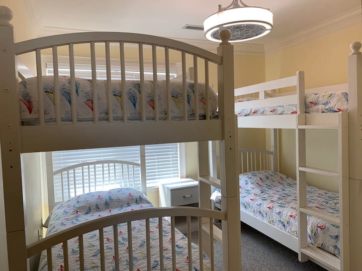 Dhomë për 4 persona  në dhomën e fjetjes, fantastike për fëmijët dhe mjaft e fortë edhe për të rriturit!