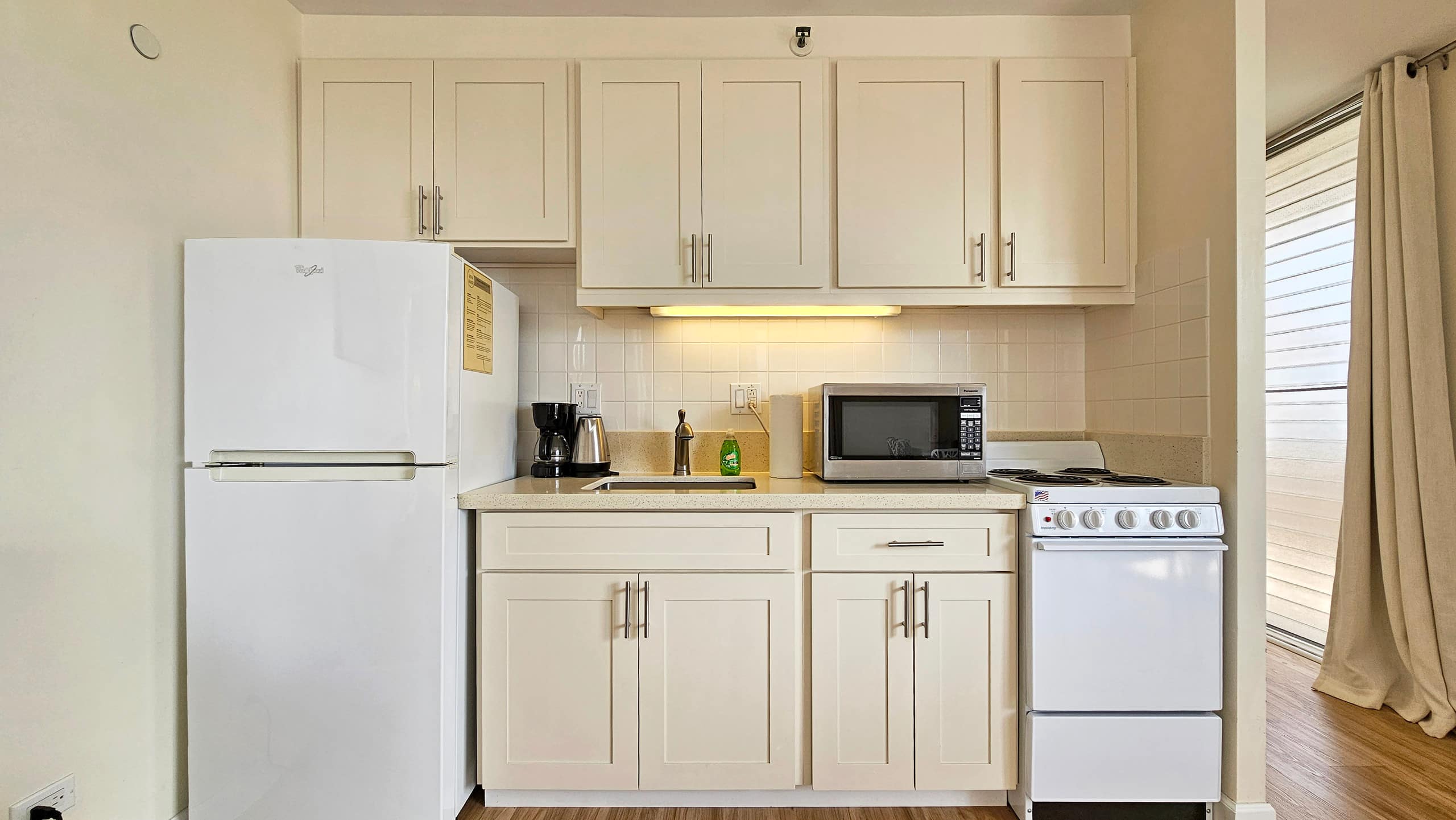 Condo in Honolulu · ★4.76 · Studio · 2 beds · 1 bath - Image 5