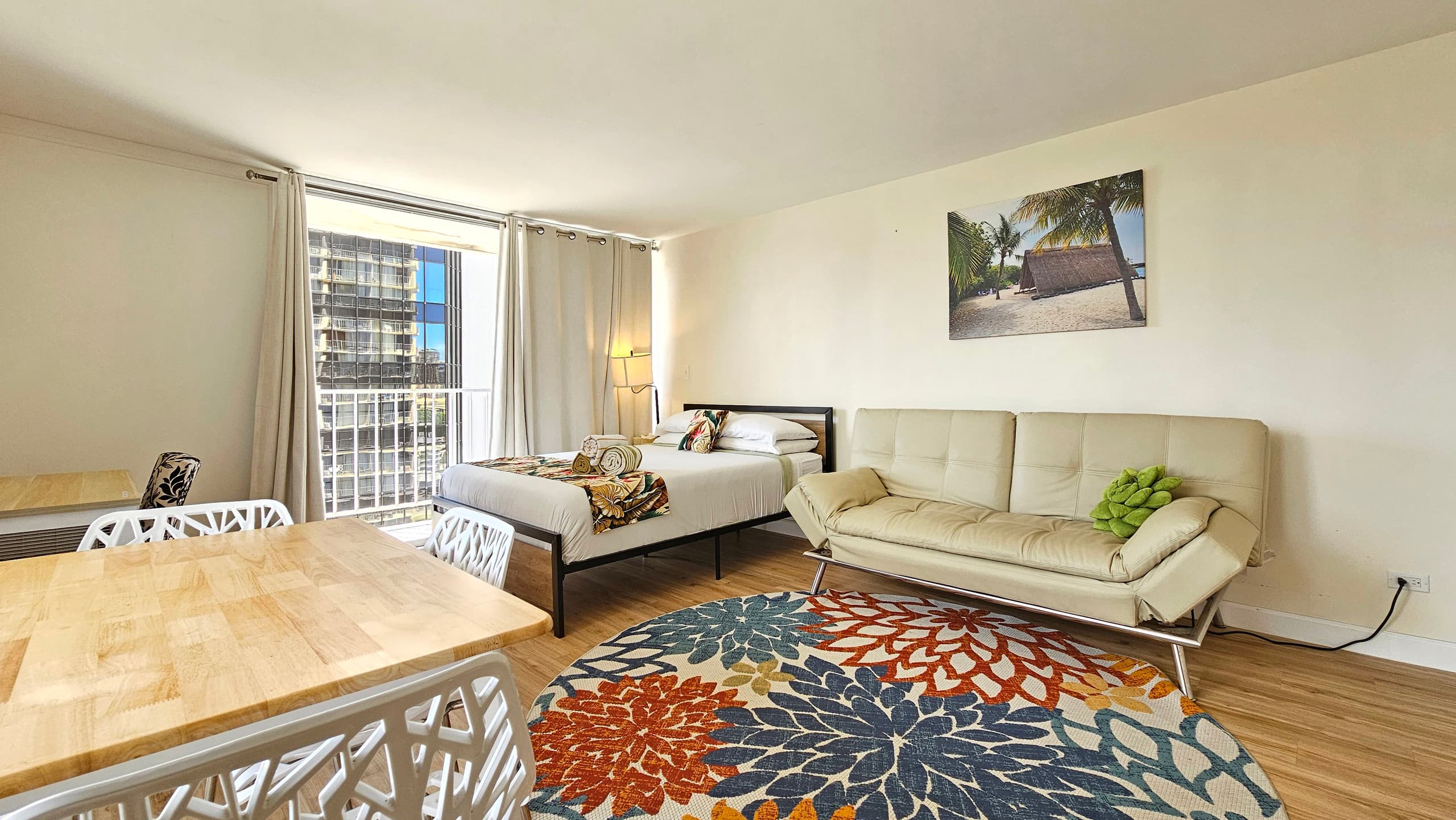 Condo in Honolulu · ★4.76 · Studio · 2 beds · 1 bath - Image 2