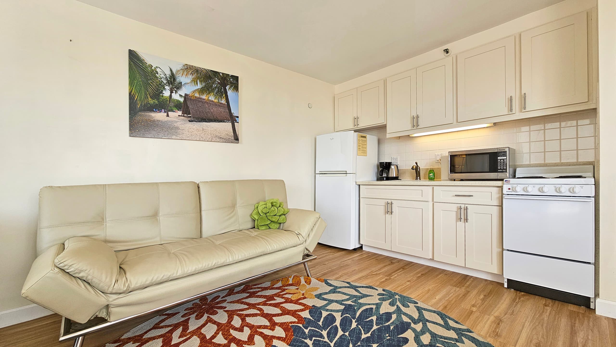 Condo in Honolulu · ★4.76 · Studio · 2 beds · 1 bath - Image 1