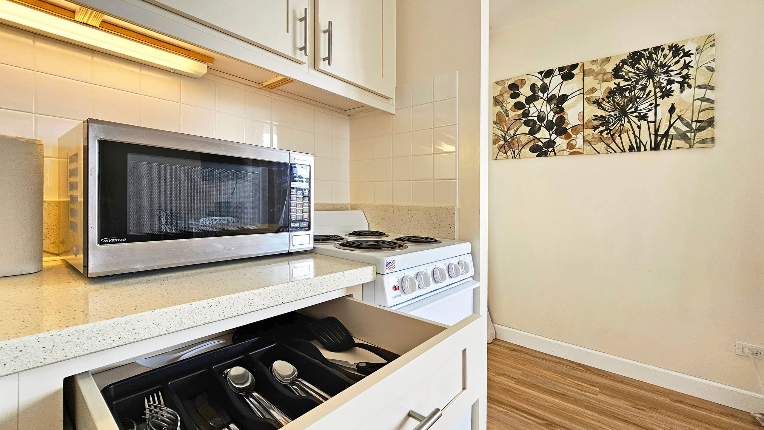 Condo in Honolulu · ★4.76 · Studio · 2 beds · 1 bath - Image 8