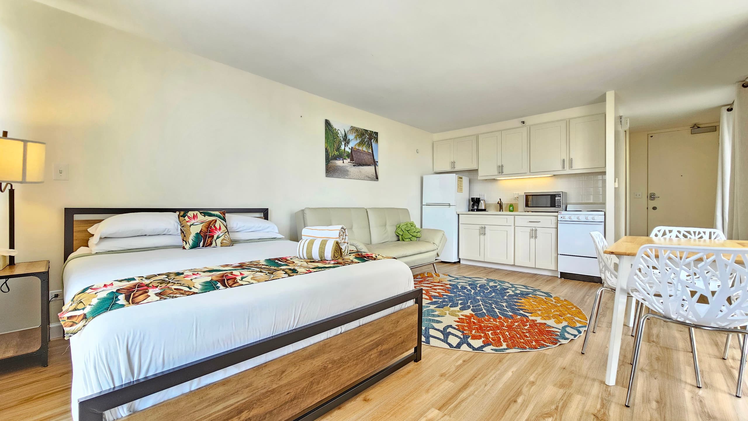 Condo in Honolulu · ★4.76 · Studio · 2 beds · 1 bath - Image 4