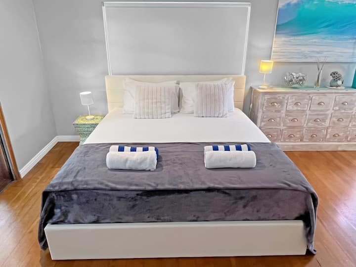 Майстор с двойно легло king size и самостоятелен санитарен възел