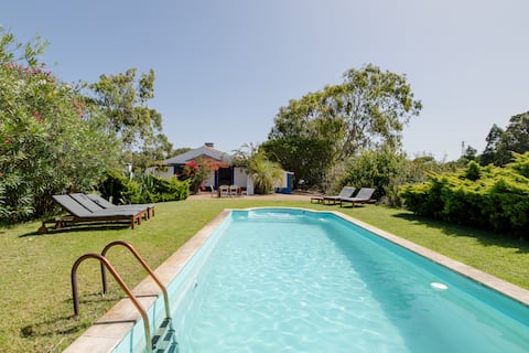 Riverside Ranch (5 BR, swimming pool, bbq)