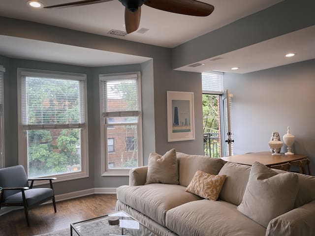 Lincoln Park 2bed/2bath in Historic Neighborhood