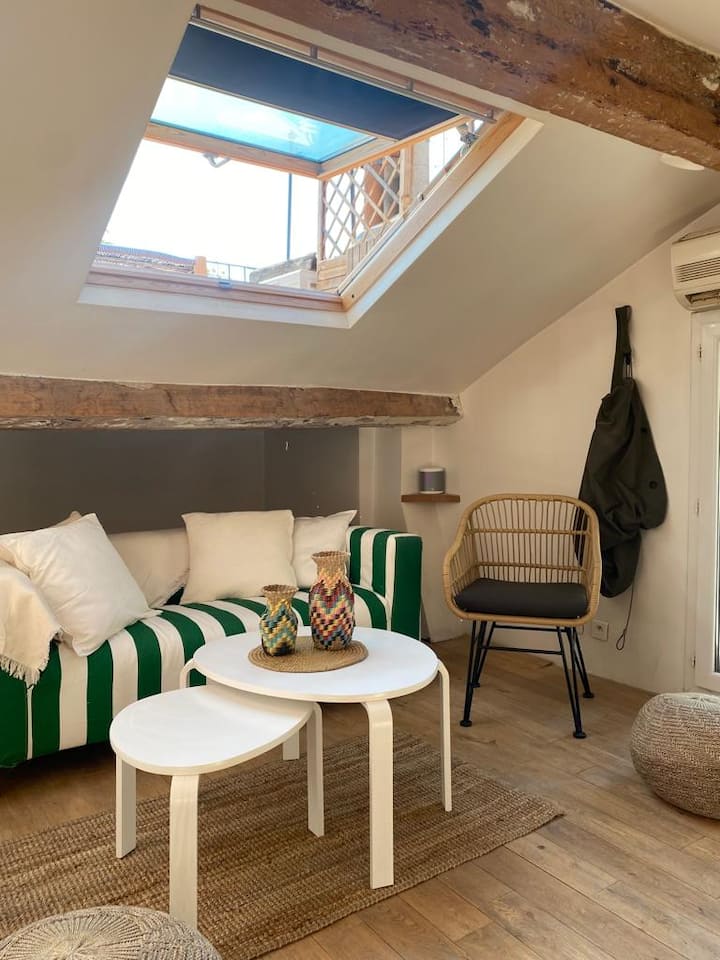 Toulon : Studio Atypique Avec Terrasse - Toulon