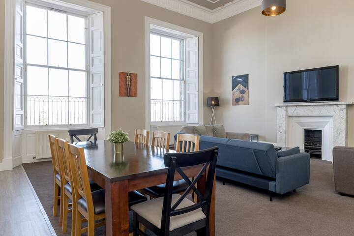 York Place City Centre 3 bedroom Apartment gallery image 3