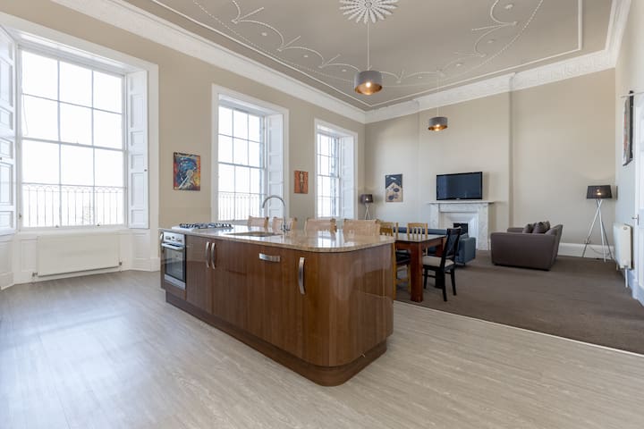 York Place City Centre 3 bedroom Apartment