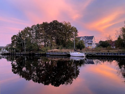 Sunny Spacious Waterfront – Newly Renovated Home