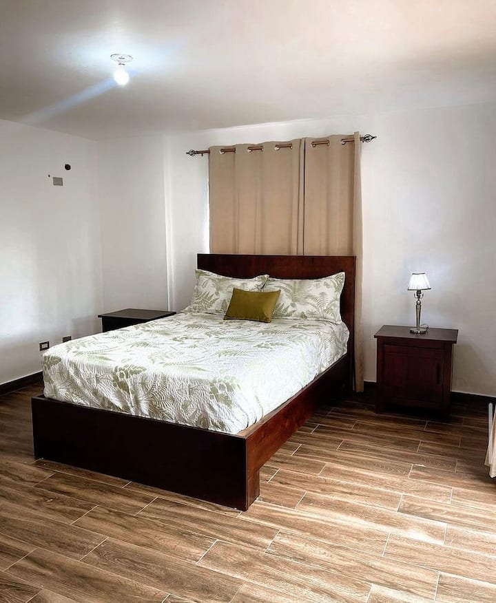 Kitanda cha malkia cha chumba cha kulala cha 