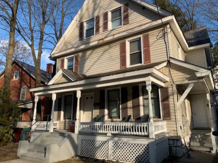 Saratoga Charmer Walk Downtown and Farmer’s Market Houses for Rent in
