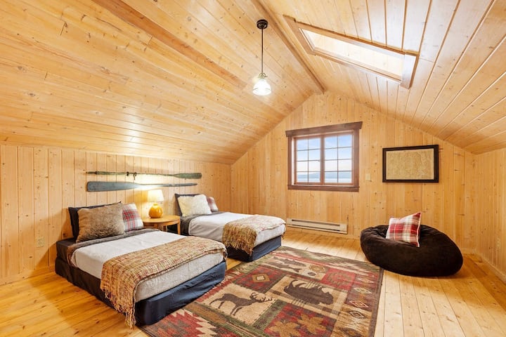 Majestic lake views from the top floor of the boat house bedroom. Available with two twin beds or can be easily converted into a king bed. 

Recently, the room has been upgraded with heating units and a fan light.